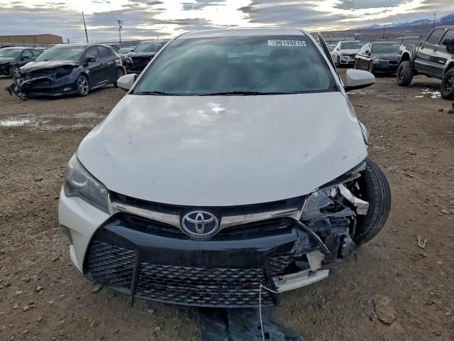 Toyota Camry Le Image 6