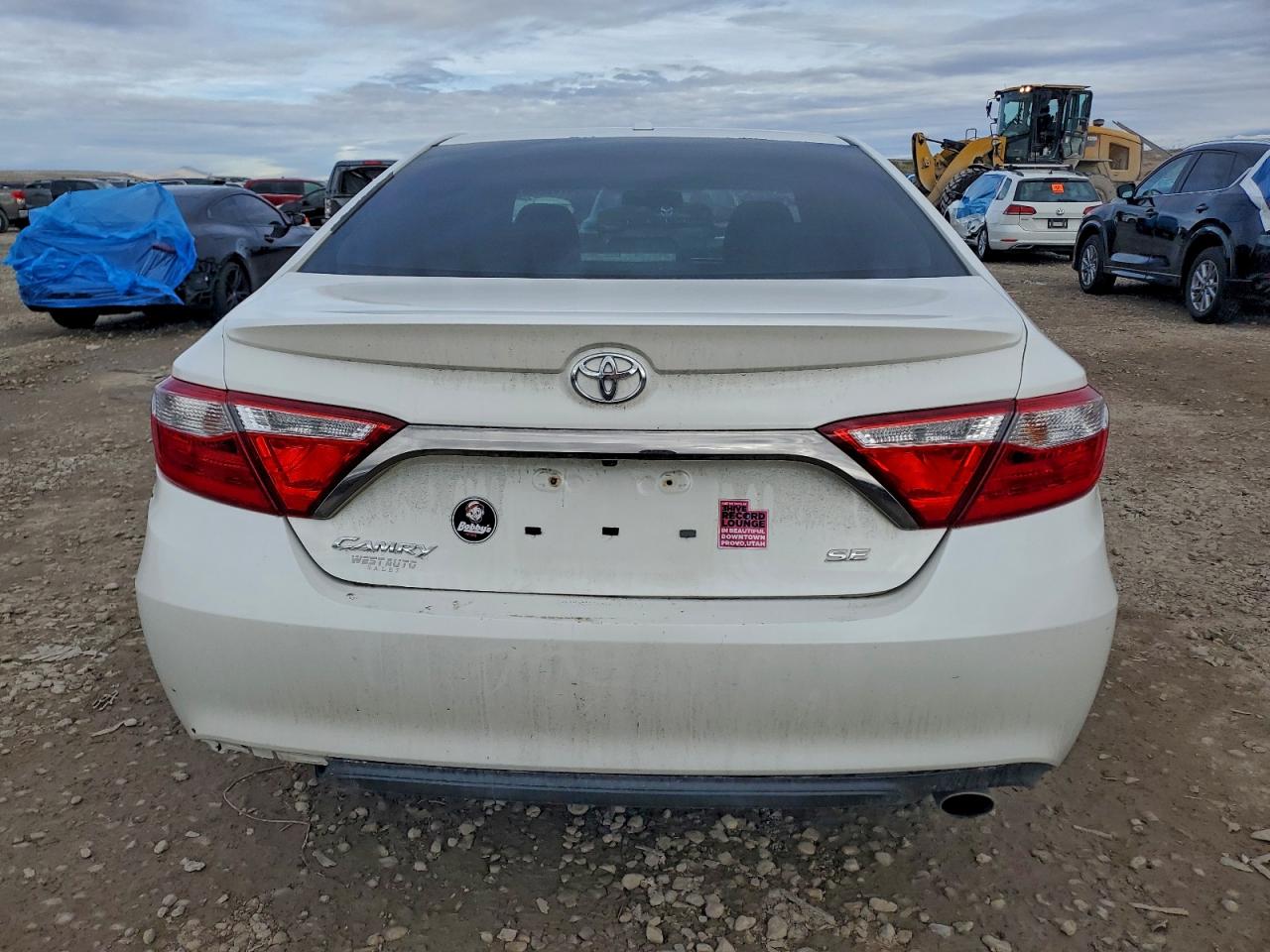 Toyota Camry Le Image 8