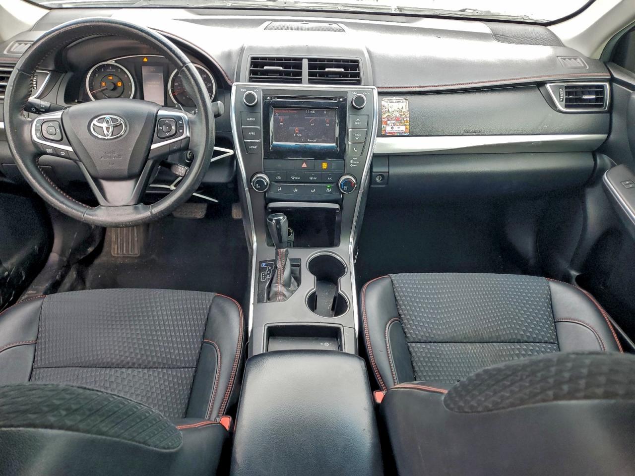 Toyota Camry Le Image 7