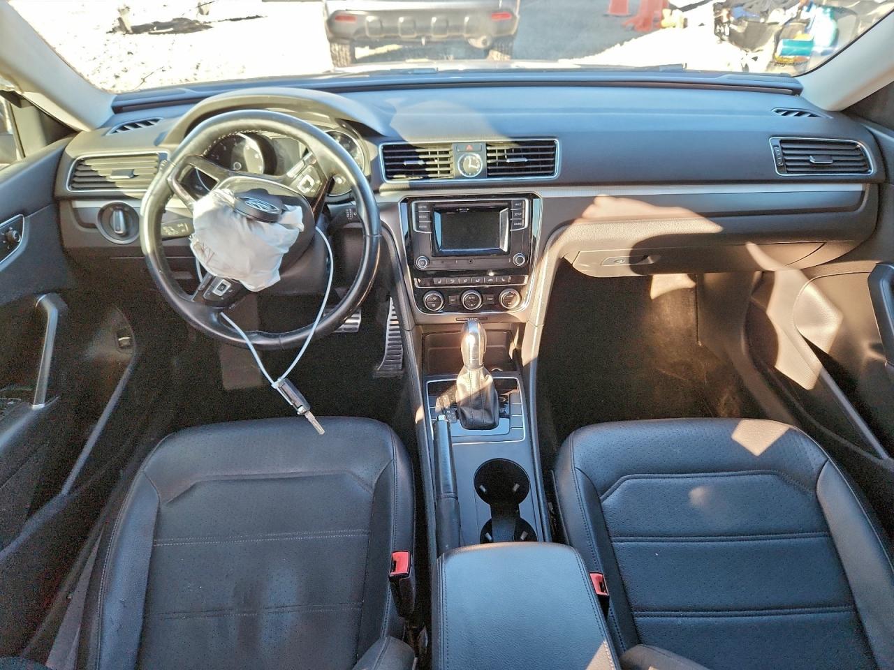 Volkswagen Passat S Image 10