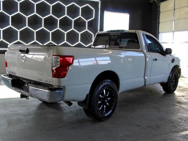 Nissan Titan S Image 9