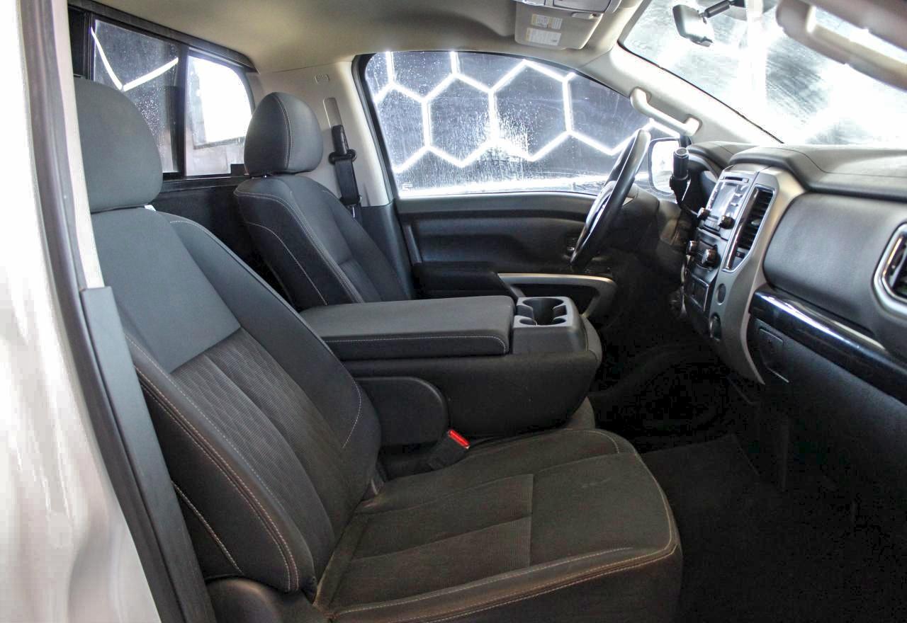 Nissan Titan S Image 2
