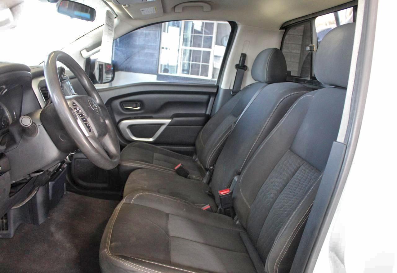 Nissan Titan S Image 4
