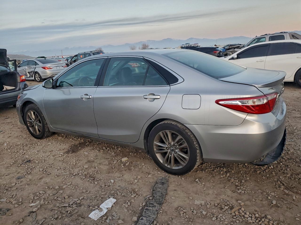 Toyota Camry Le Image 3