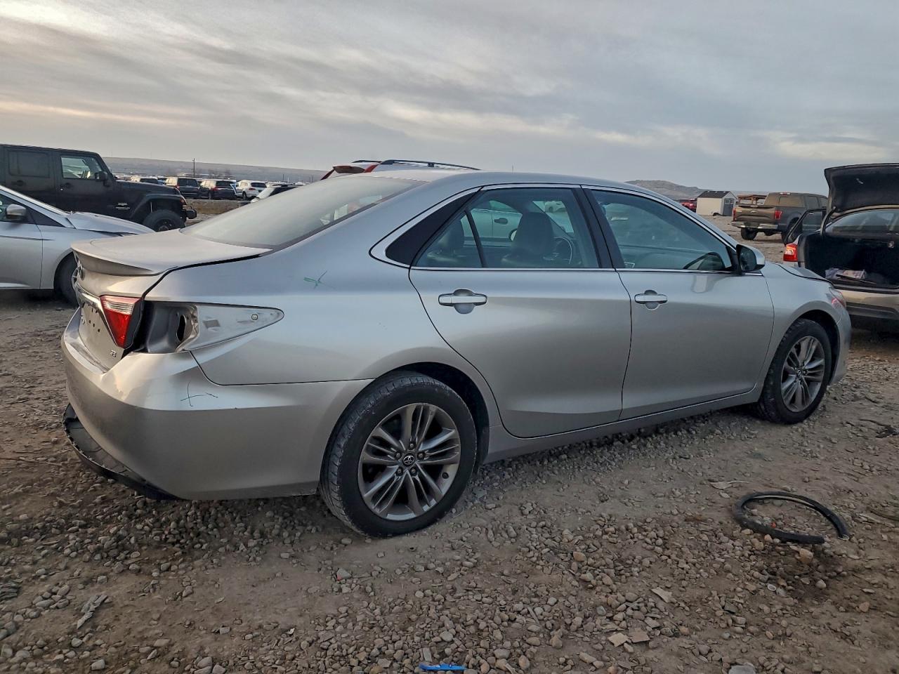 Toyota Camry Le Image 4