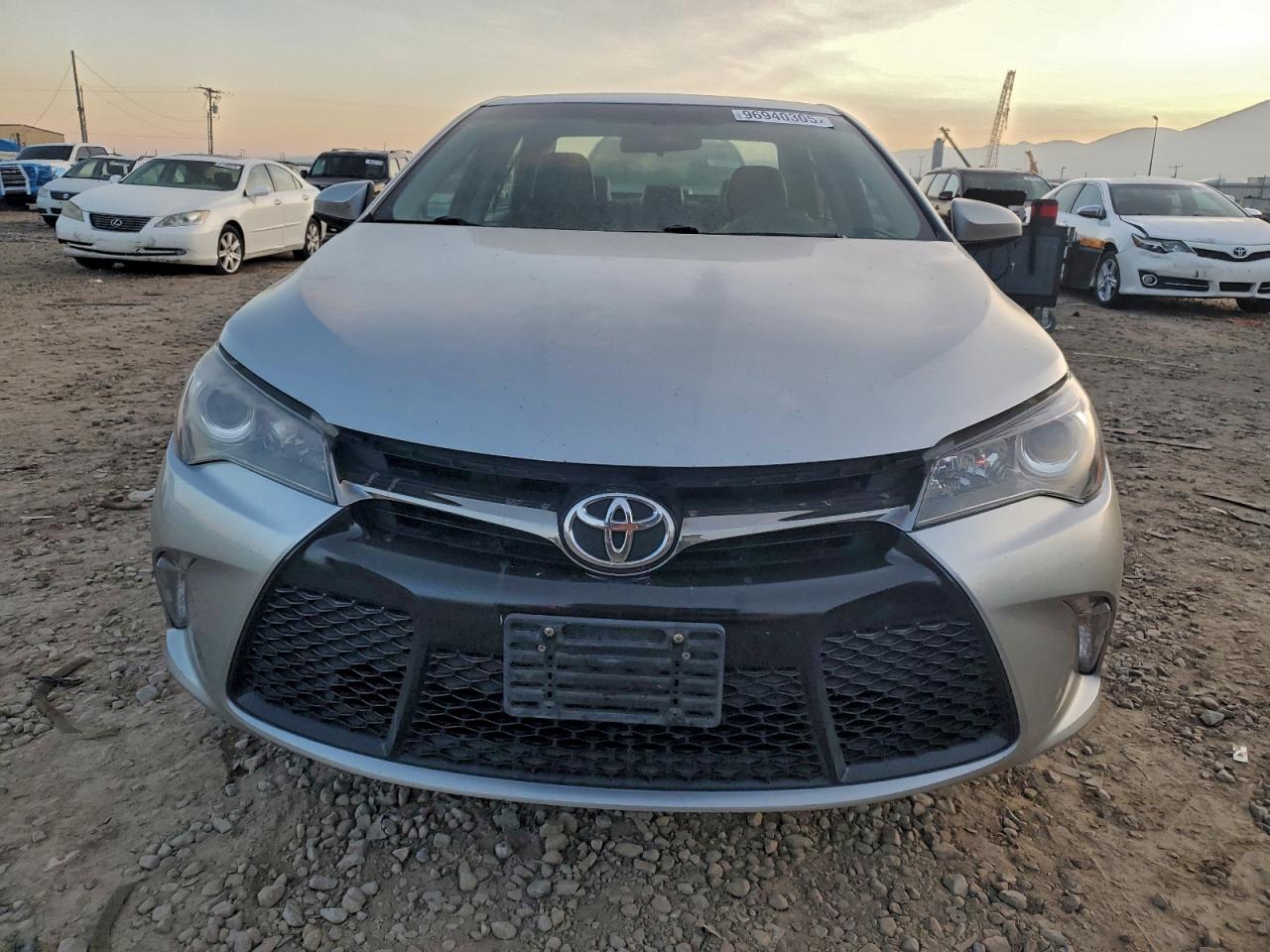 Toyota Camry Le Image 5