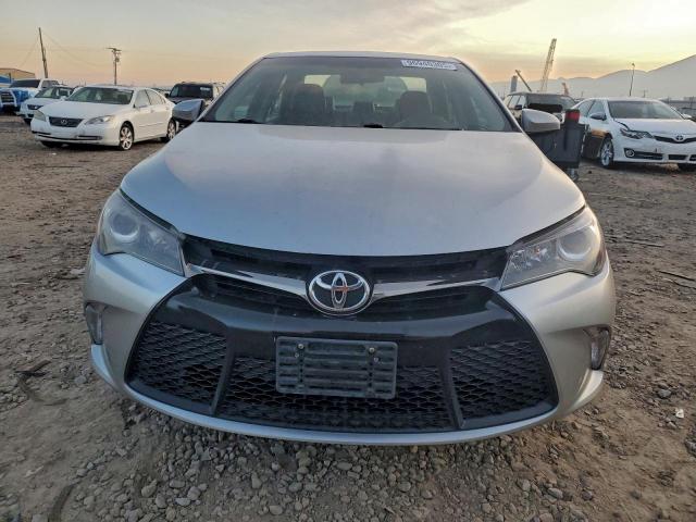 Toyota Camry Le Image 5
