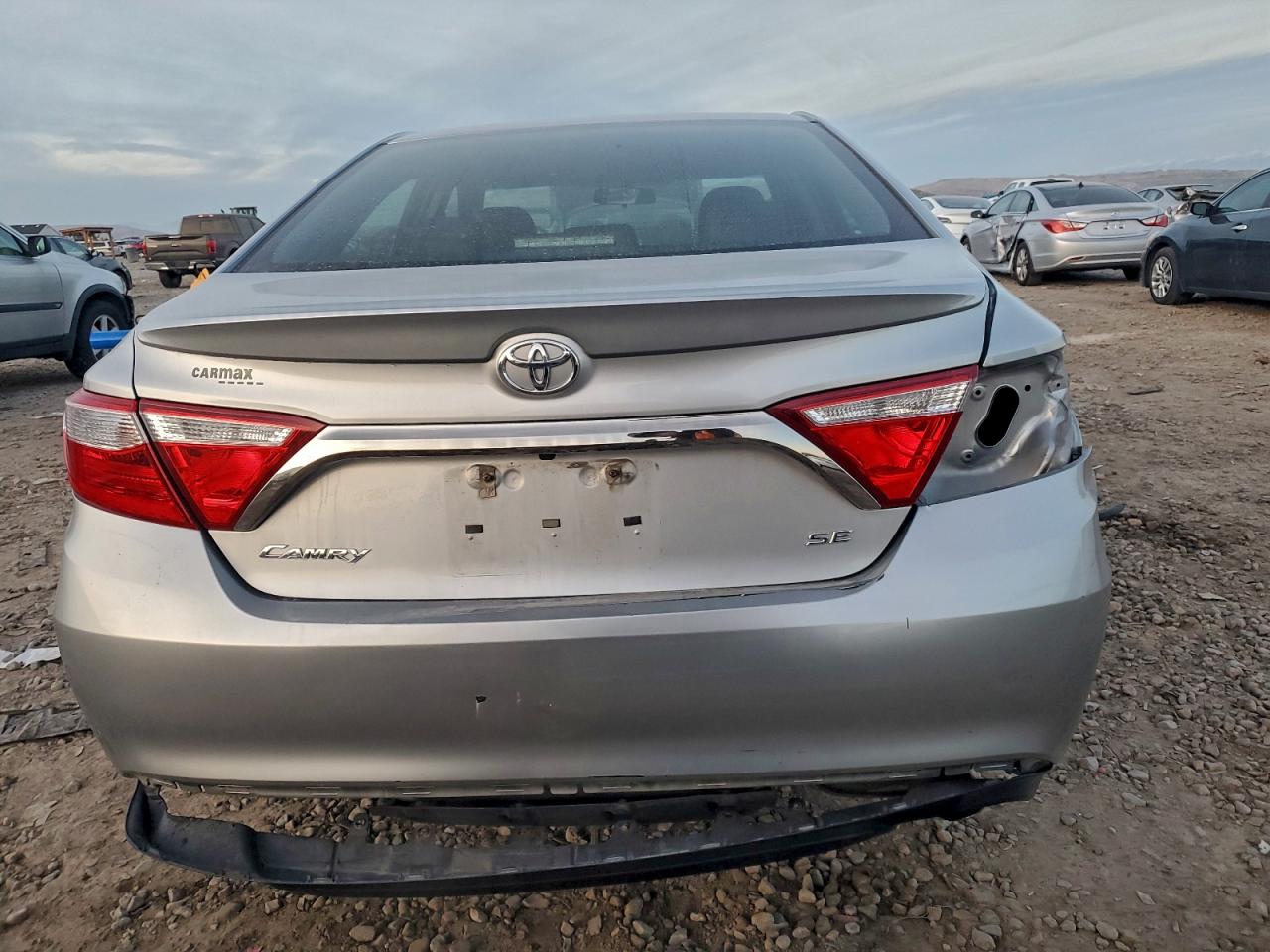 Toyota Camry Le Image 7