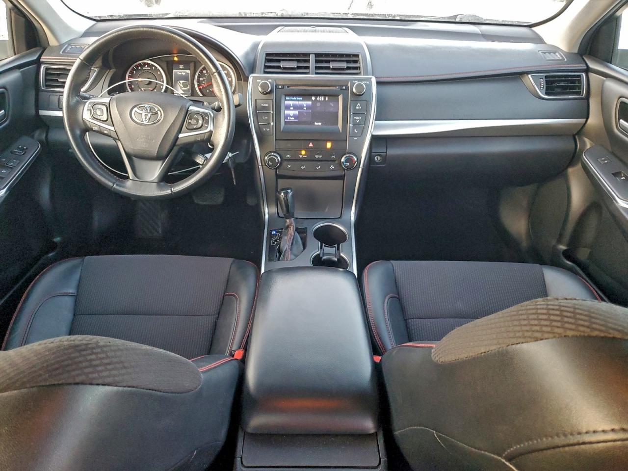 Toyota Camry Le Image 8