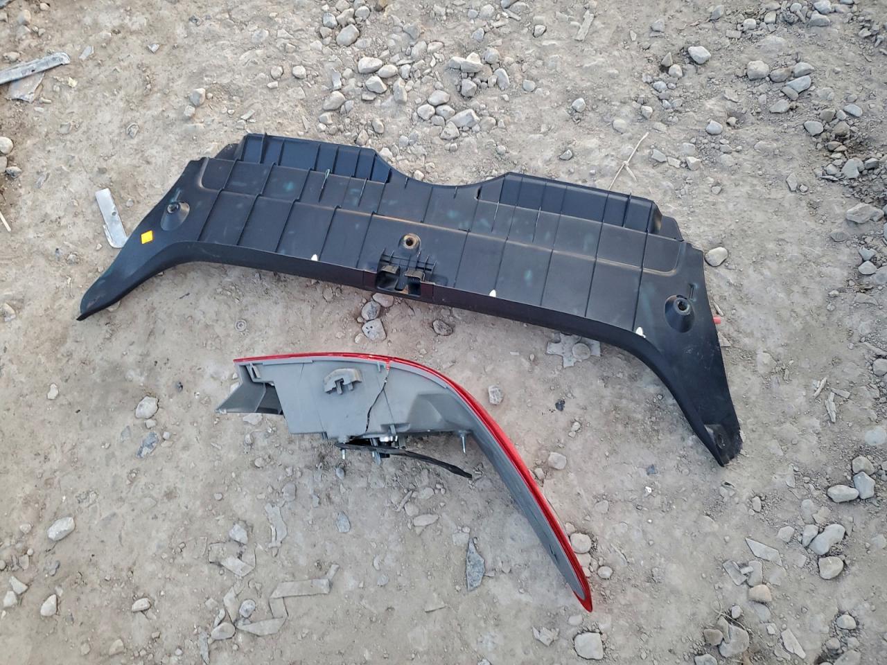 Toyota Camry Le Image 12