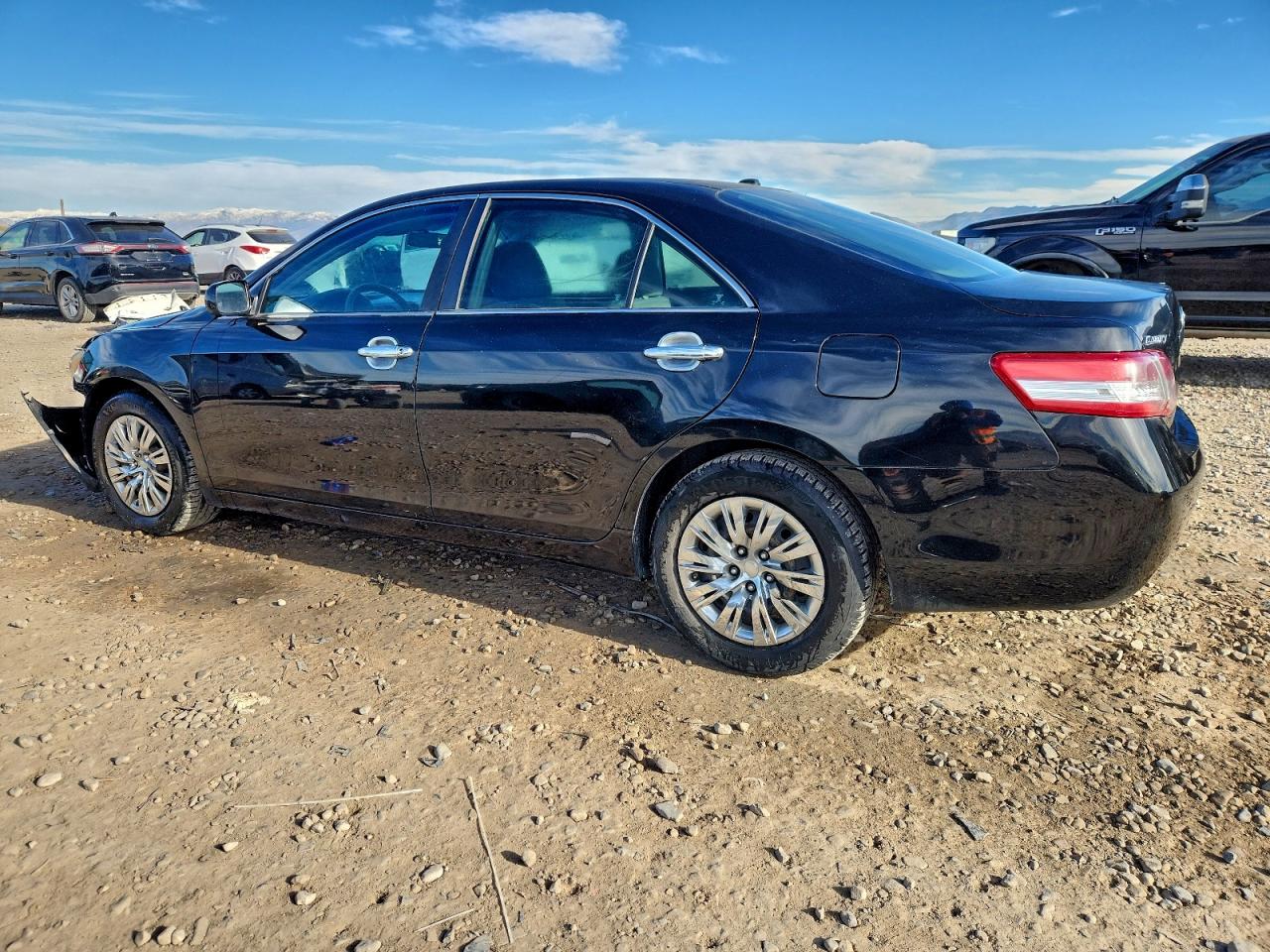 Toyota Camry Base Image 8