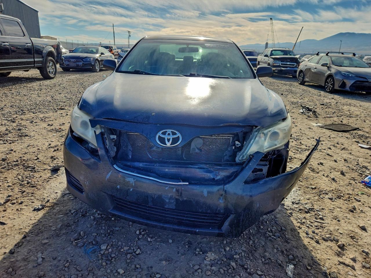 Toyota Camry Base Image 4