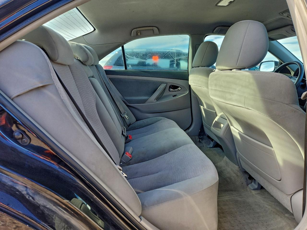 Toyota Camry Base Image 12