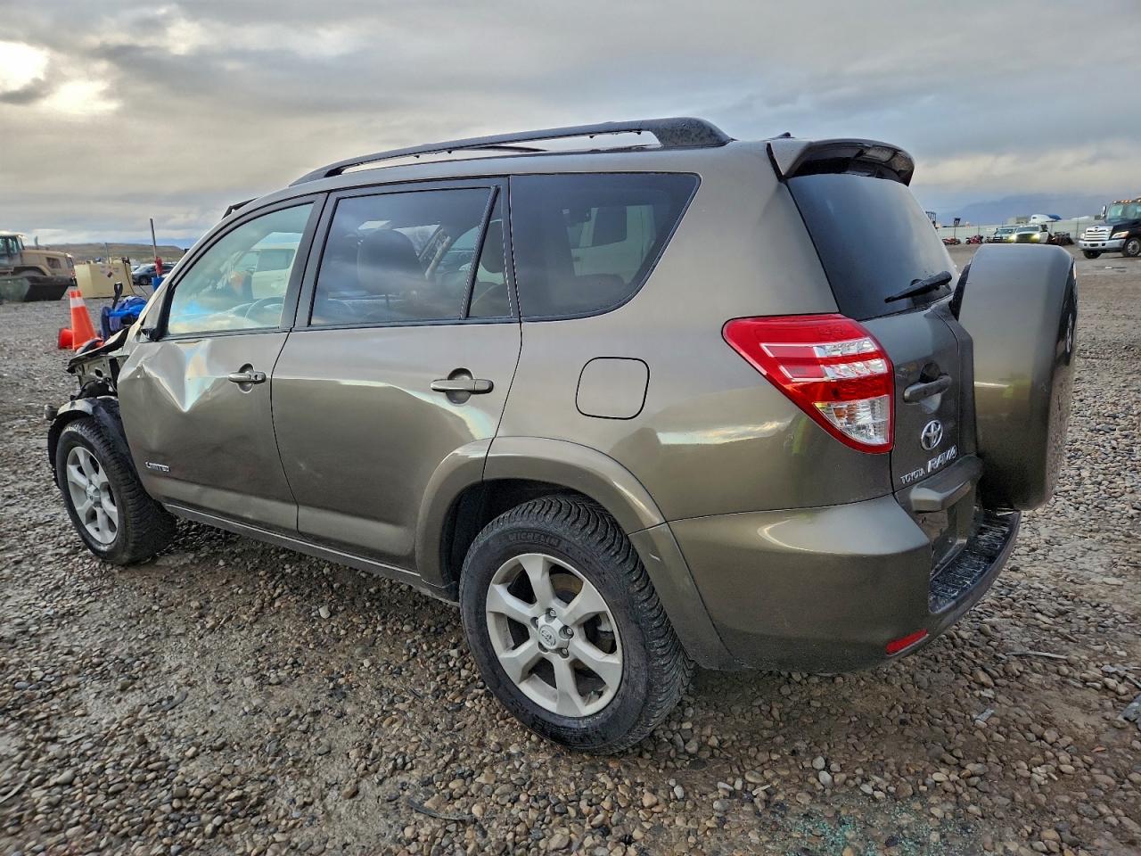 Toyota RAV4 Limited Image 3