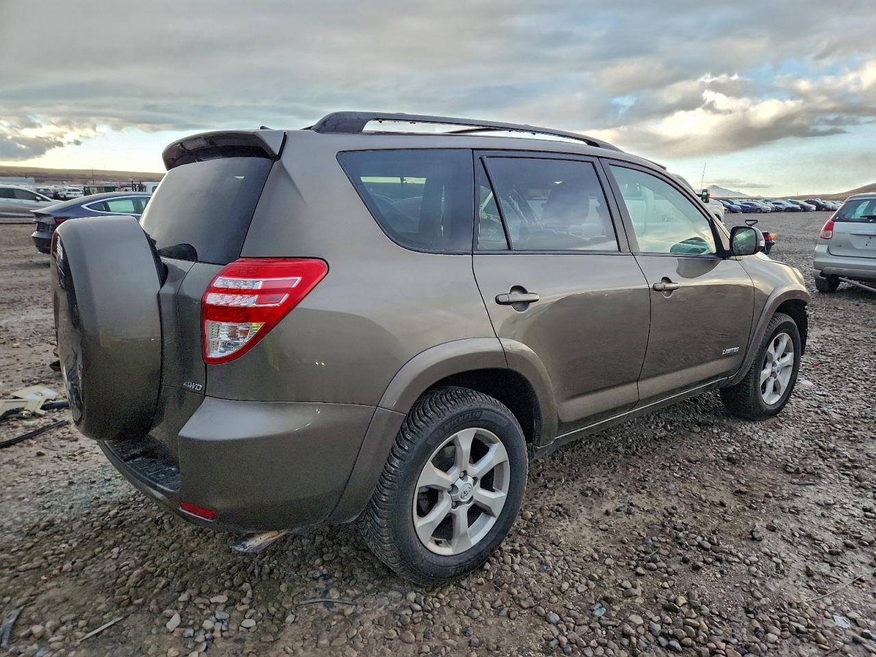 Toyota RAV4 Limited Image 10