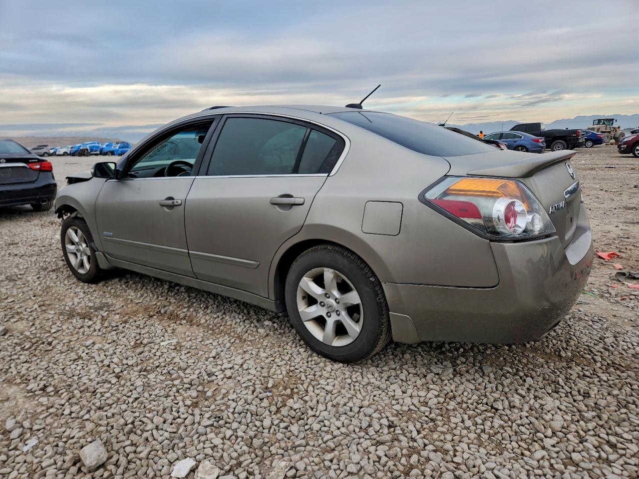 Nissan Altima Hybrid Image 2