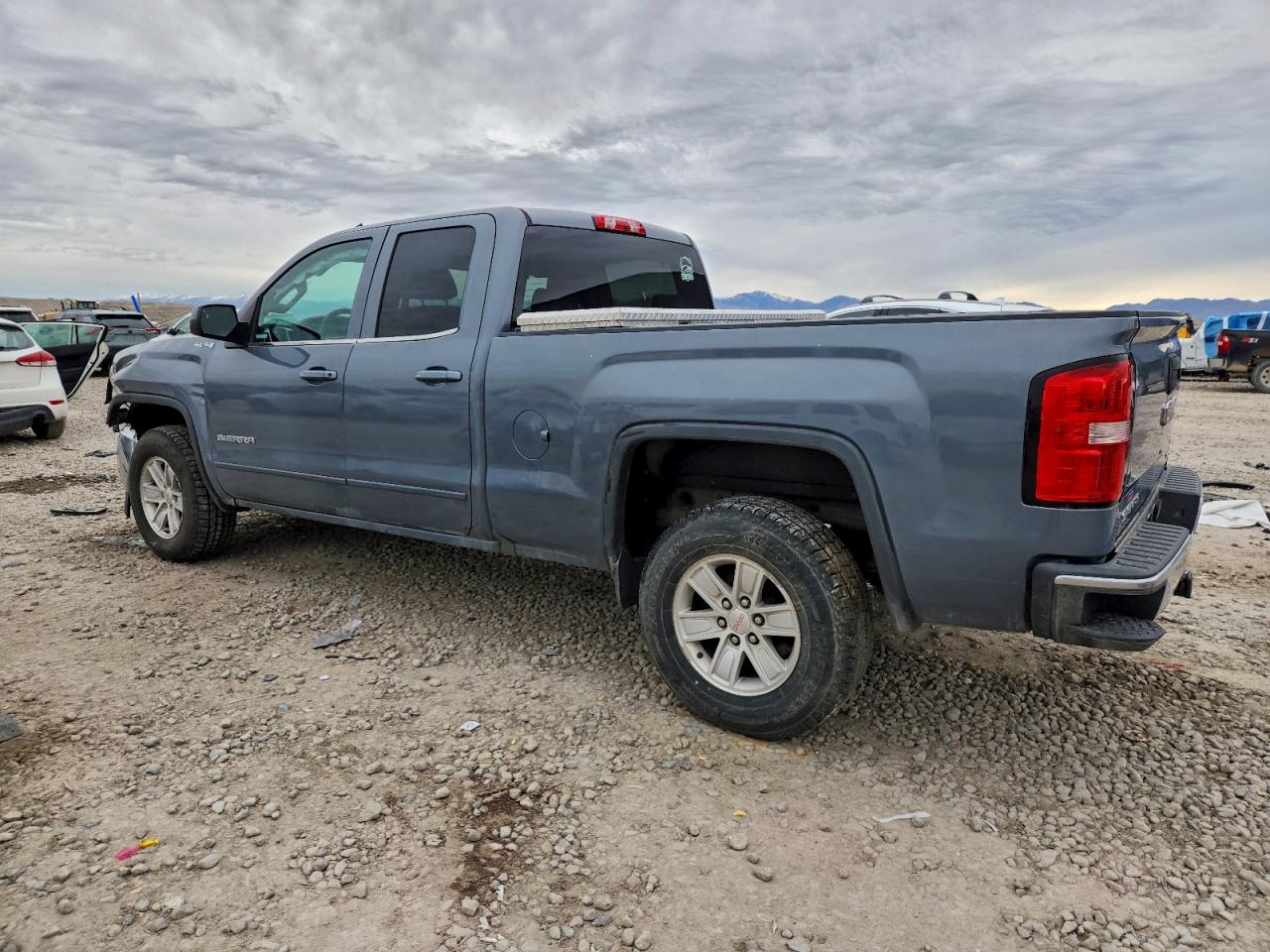 GMC Sierra K1500 Sle Image 2