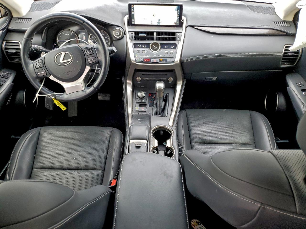 Lexus NX 300 Base Image 8