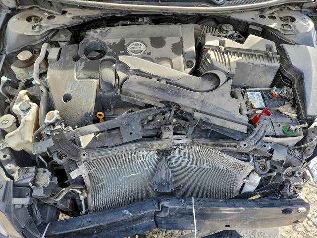 Nissan Altima Base Image 9