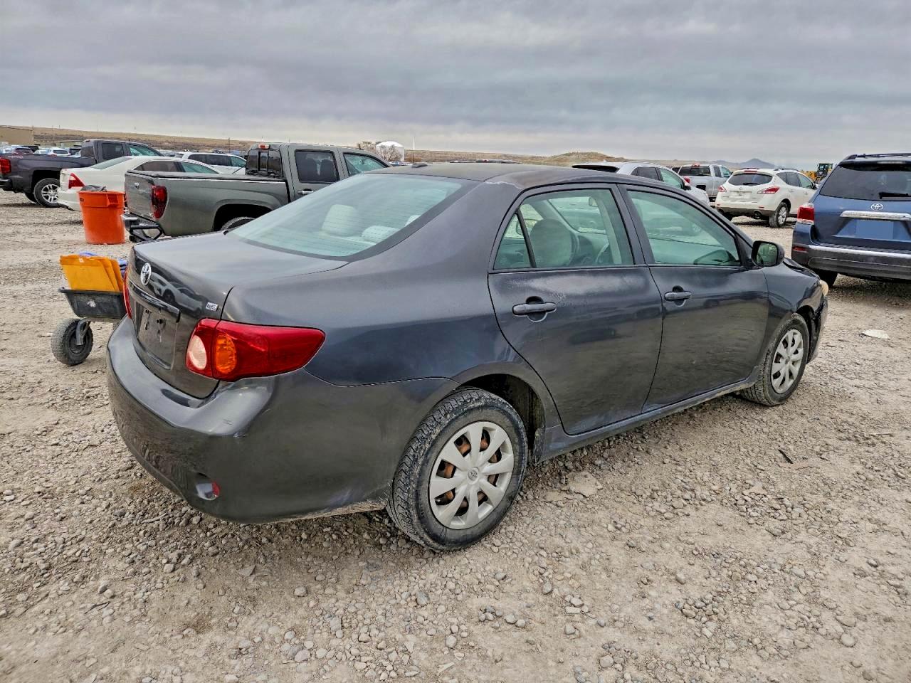 Toyota Corolla Base Image 12