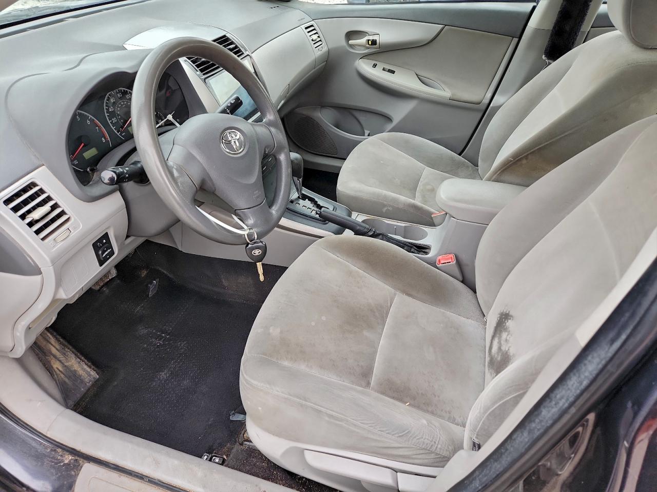 Toyota Corolla Base Image 6