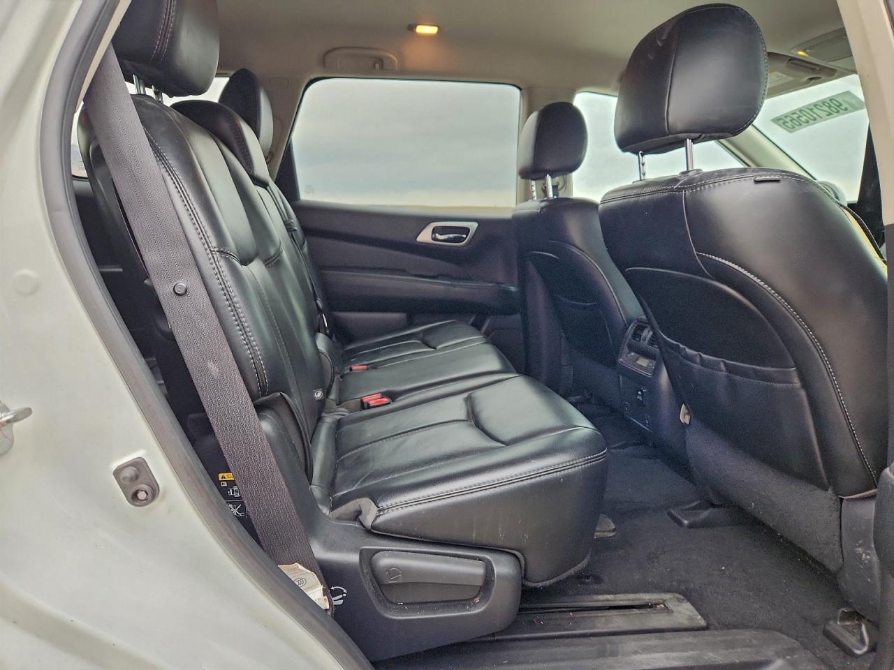 Nissan Pathfinder S Image 6