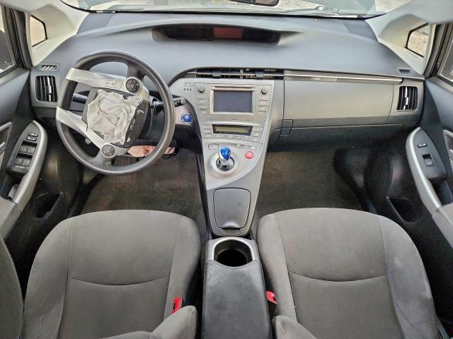 Toyota Prius Image 12