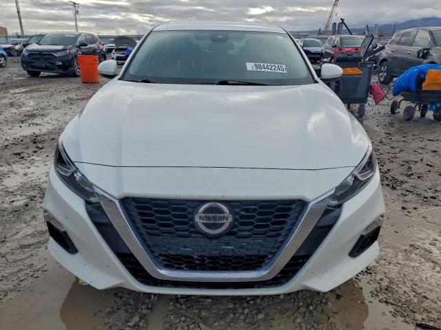 Nissan Altima S Image 7