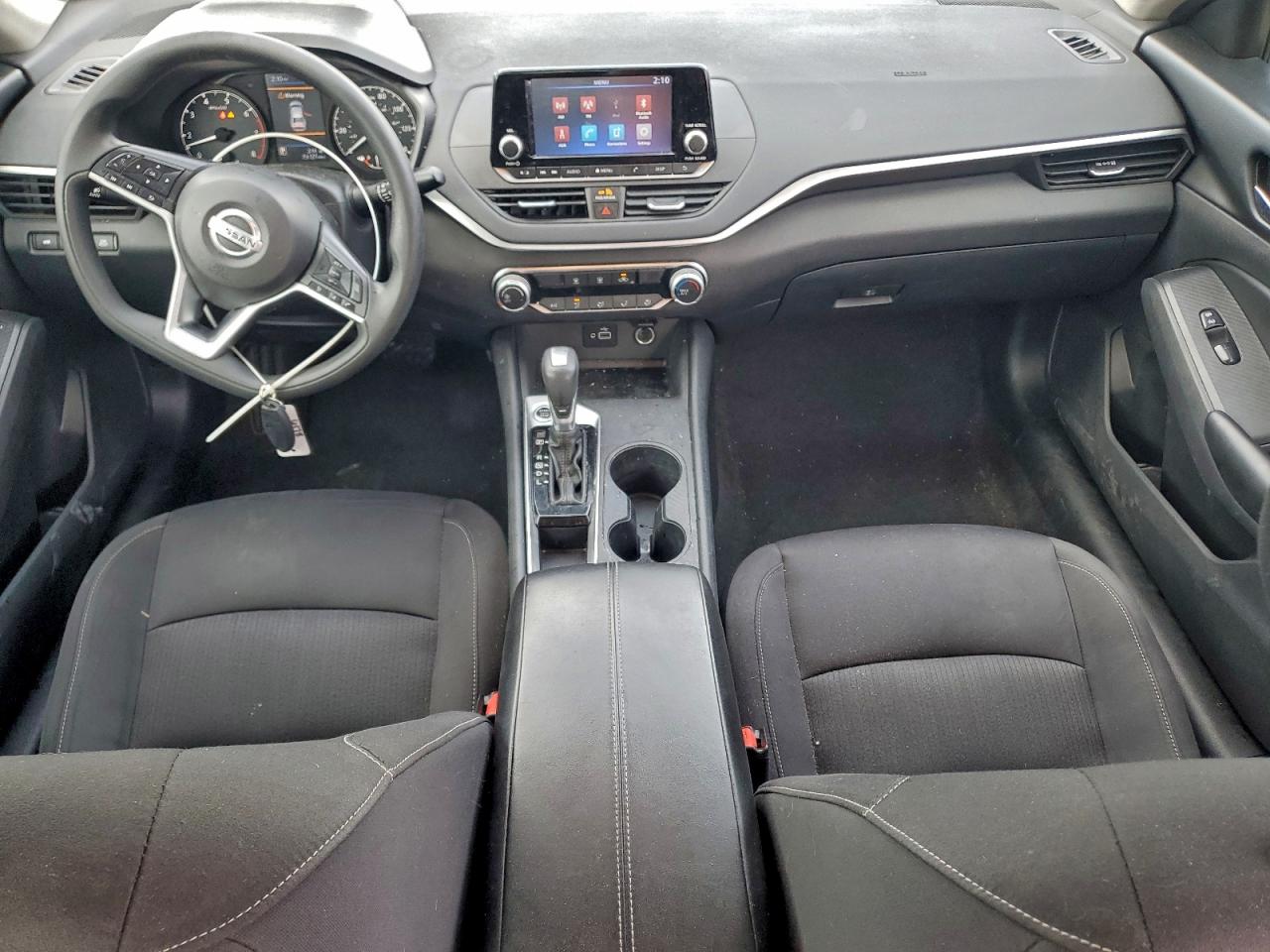 Nissan Altima S Image 8