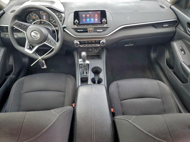 Nissan Altima S Image 8