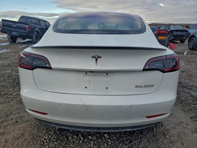 Tesla Model 3 Image 4
