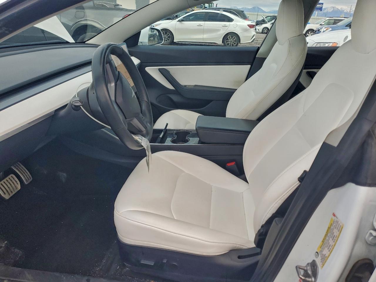 Tesla Model 3 Image 6