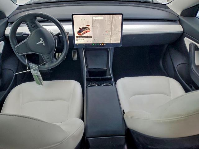 Tesla Model 3 Image 7