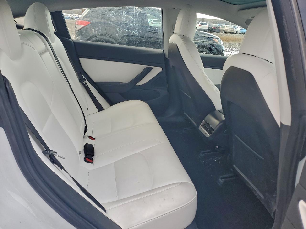 Tesla Model 3 Image 12