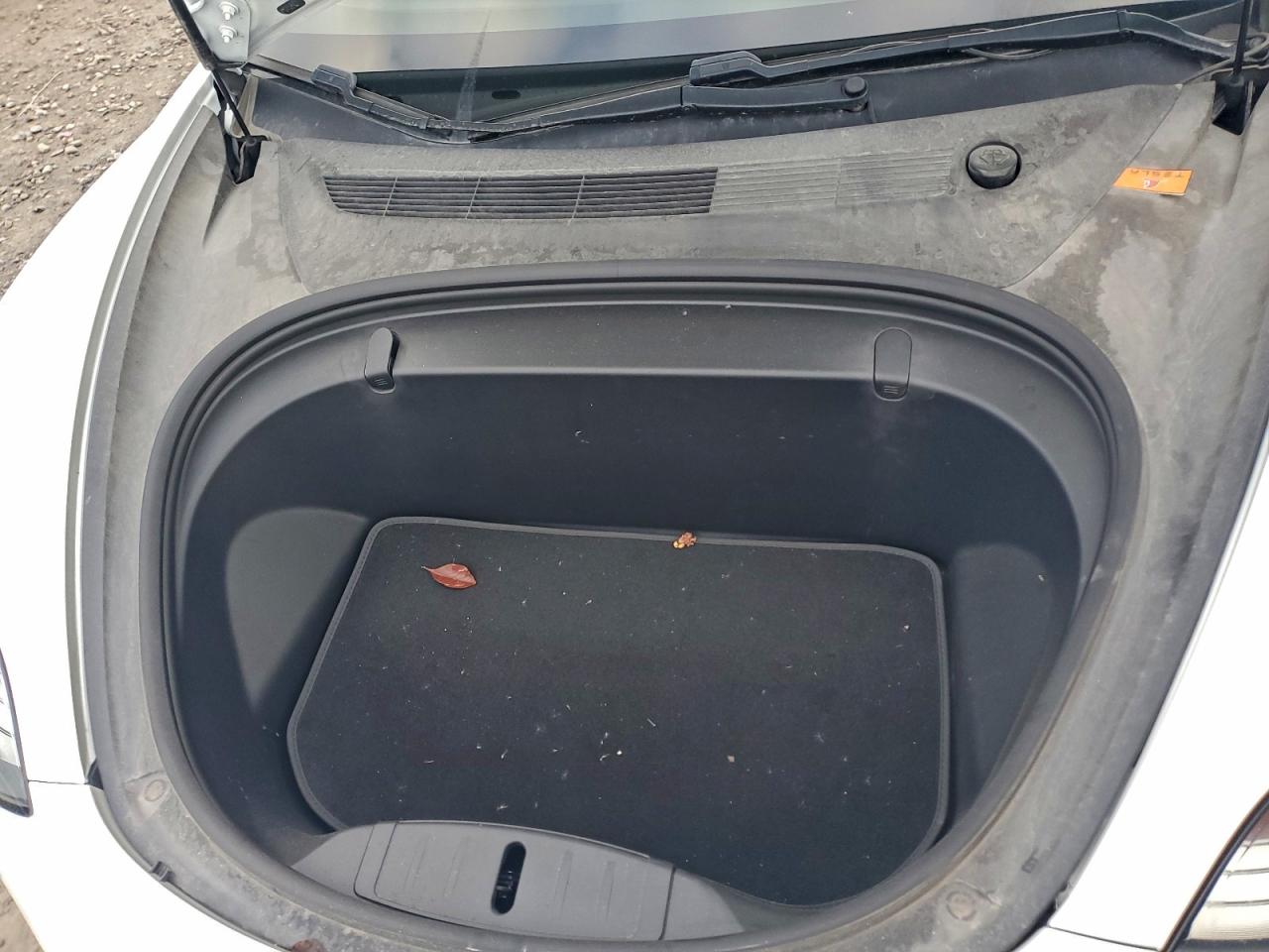 Tesla Model 3 Image 9