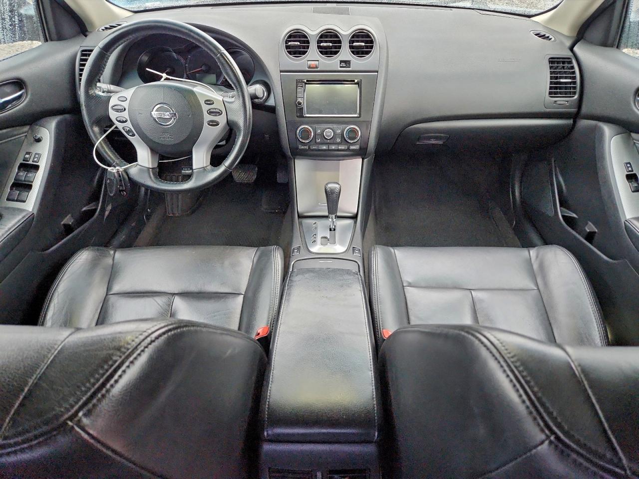 Nissan Altima 3.5se Image 2