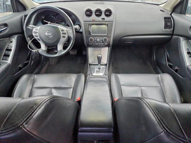 Nissan Altima 3.5se Image 2