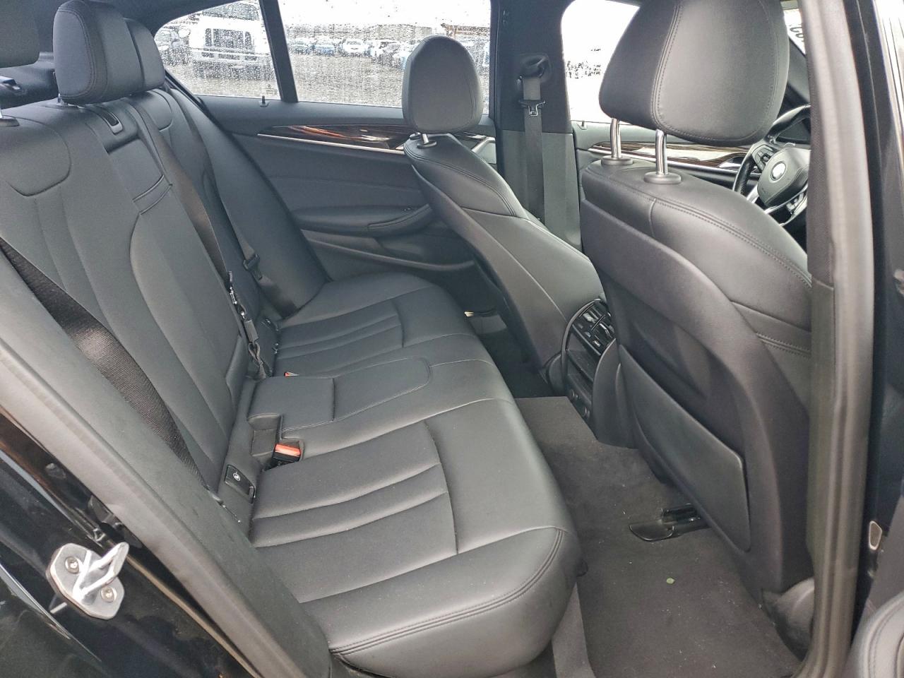 BMW 5 Series Image 11