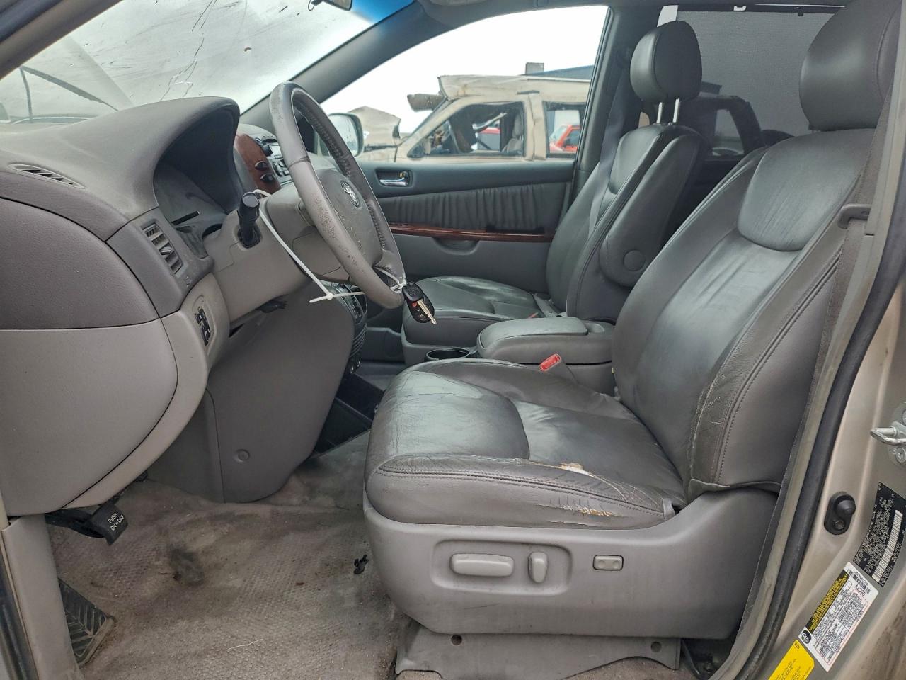 Toyota Sienna Xle Image 6