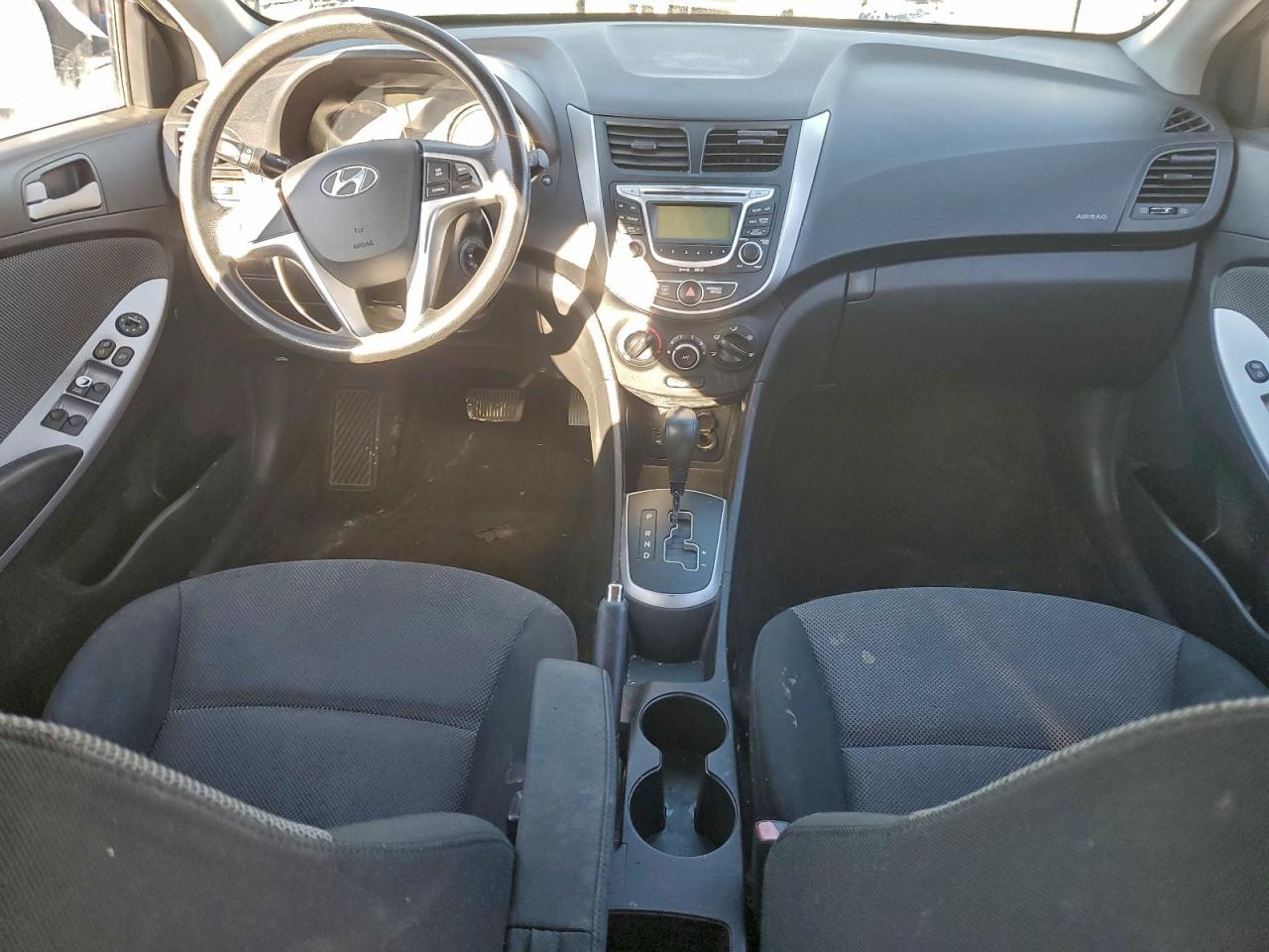 Hyundai ACCENT Gls Image 3