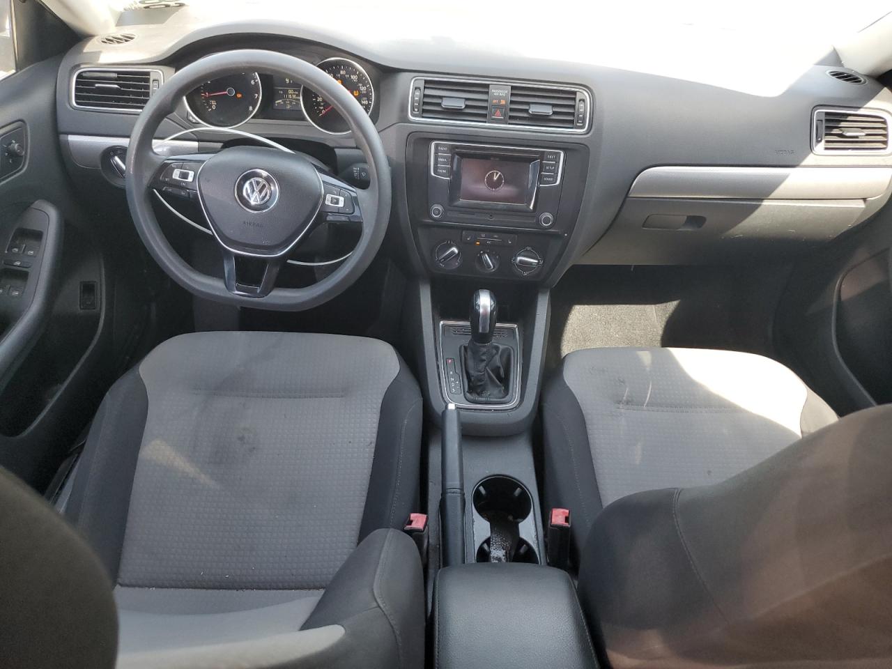 Volkswagen Jetta S Image 9