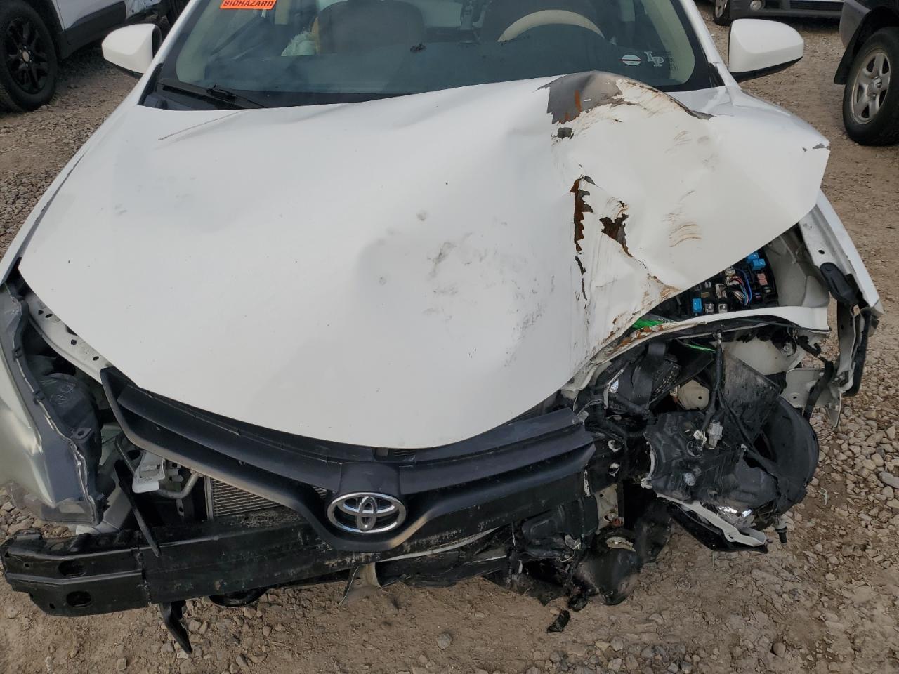 Toyota Corolla L Image 8