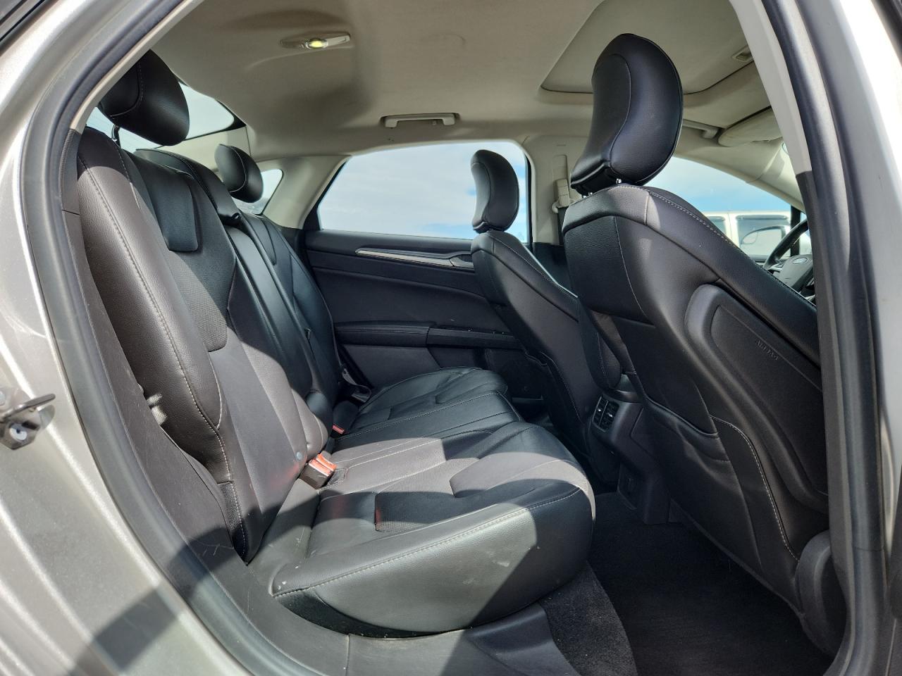 Ford Fusion Titanium Image 10