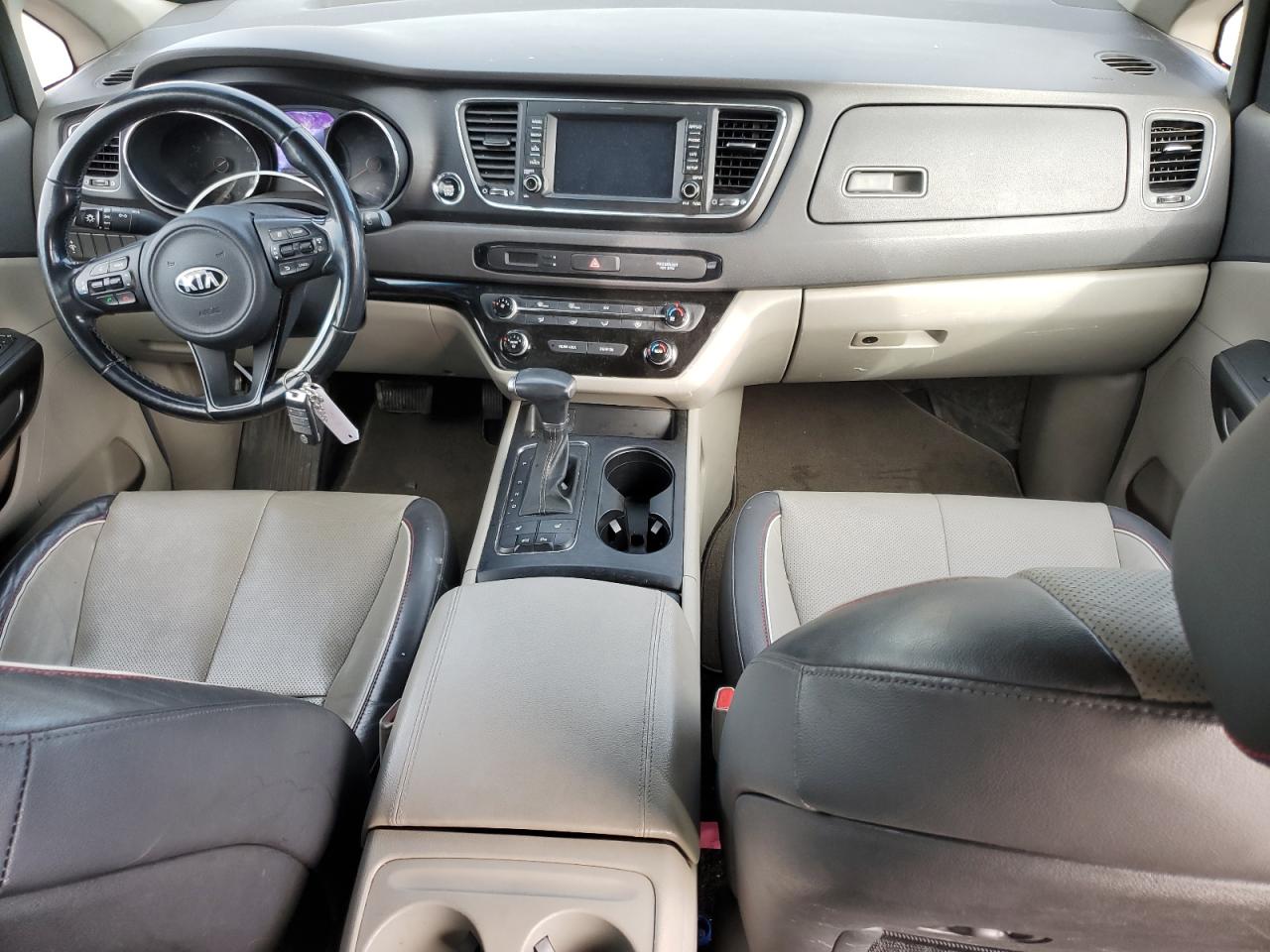 Kia Sedona Lx Image 3