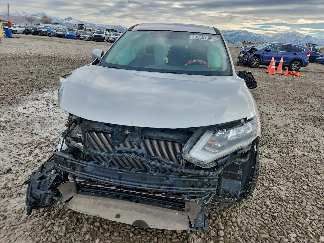 Nissan Rogue S Image 3