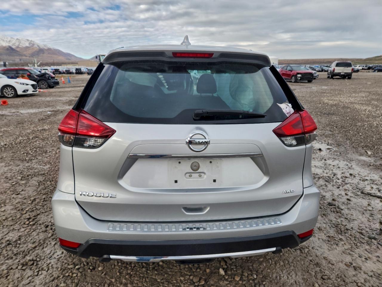 Nissan Rogue S Image 11