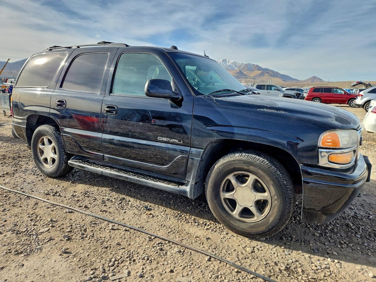 GMC Yukon Denali Image 5