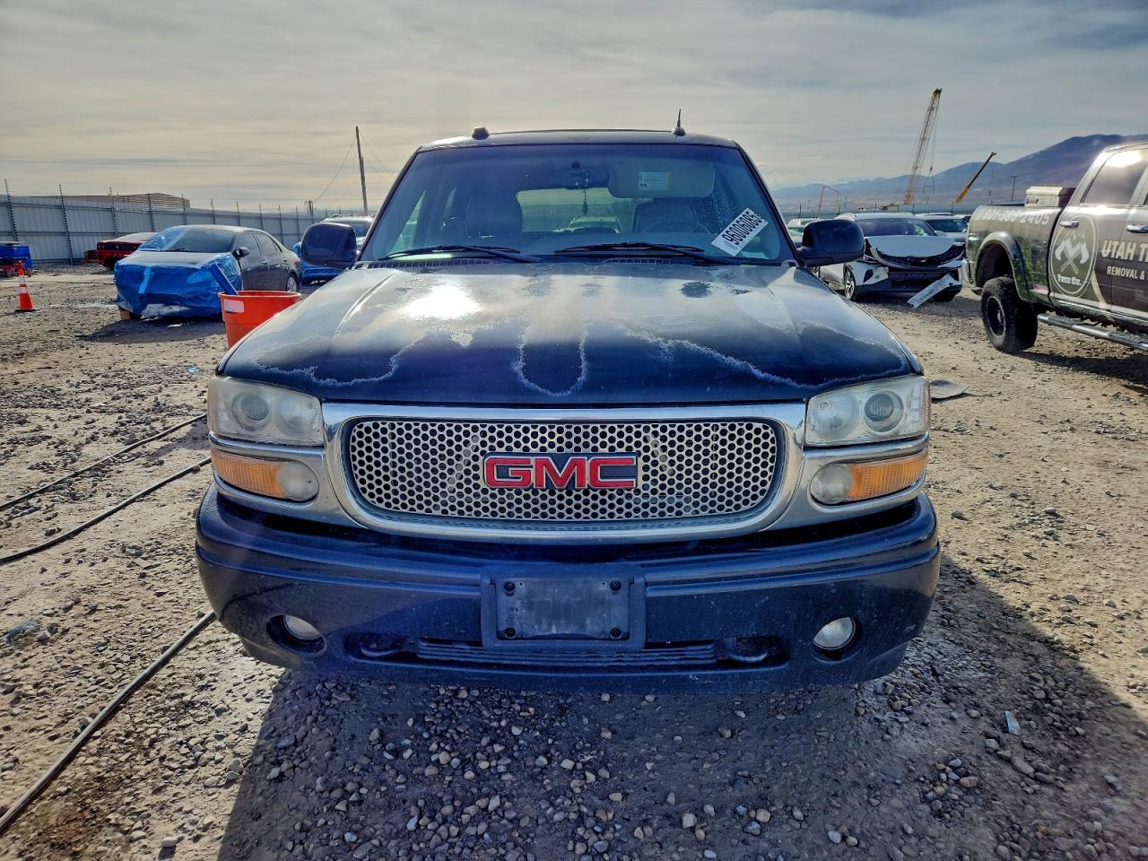 GMC Yukon Denali Image 2