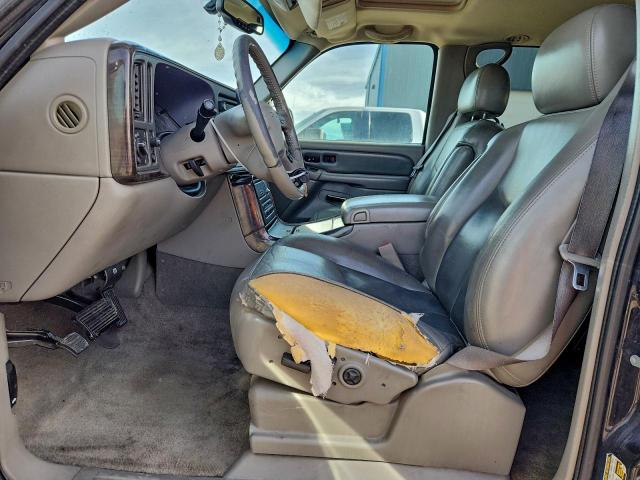 GMC Yukon Denali Image 8