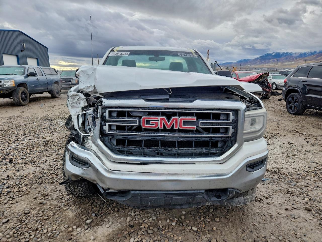 GMC Sierra C1500 Image 2